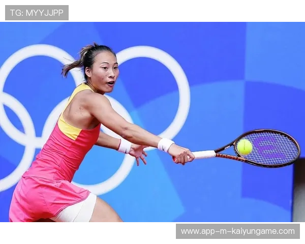 郑钦文发球直接得分，跻身世界排名前十名